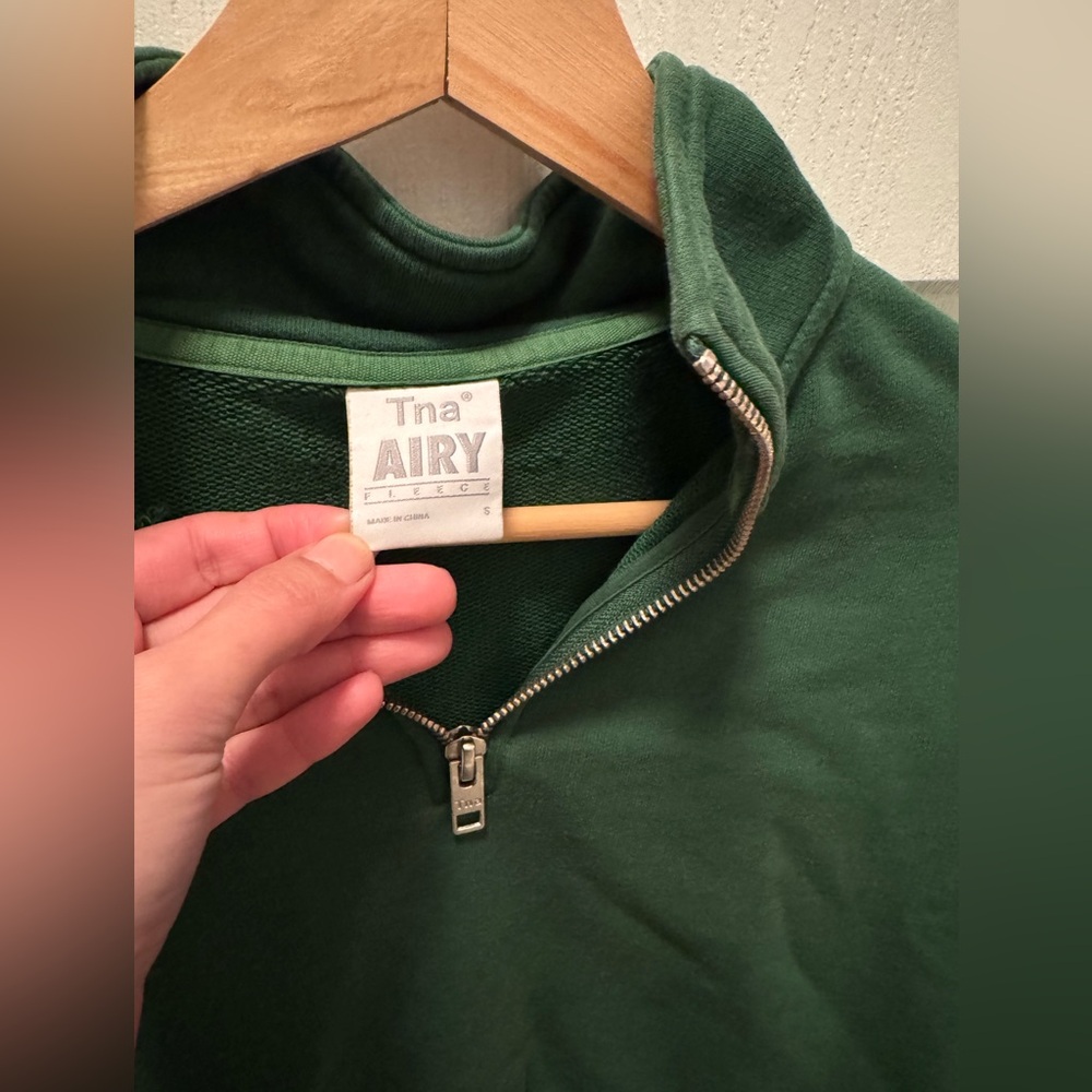 Tna Aritzia cropped airy fleec quarter zip small green